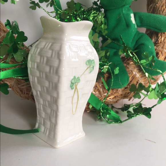 🎁☘️Belleek Bud Vase, Irish Porcelain - Picture 2 of 6